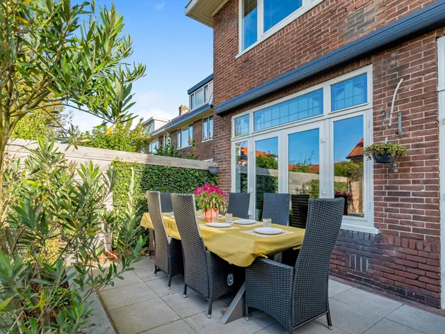 Strick van Linschotenstraat 46, BEVERWIJK