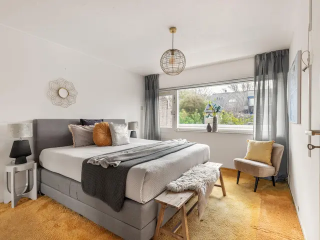 Burgemeester Bruinsmalaan 18, BEVERWIJK