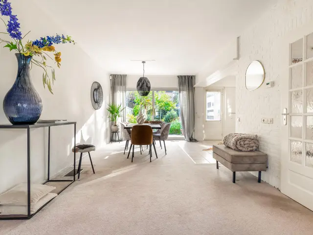 Burgemeester Bruinsmalaan 18, BEVERWIJK