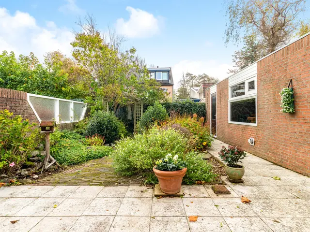 Burgemeester Bruinsmalaan 18, BEVERWIJK