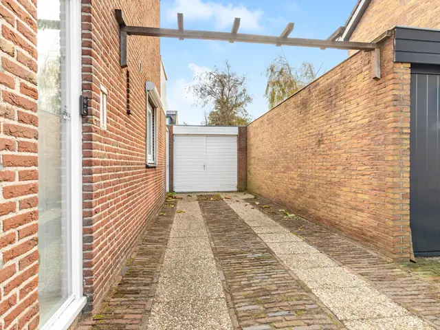 Burgemeester Bruinsmalaan 18, BEVERWIJK