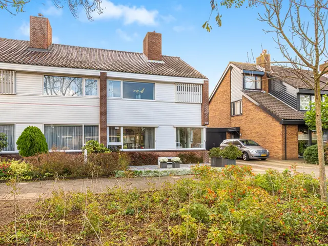 Burgemeester Bruinsmalaan 18, BEVERWIJK