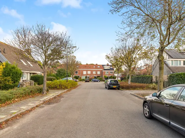 Burgemeester Bruinsmalaan 18, BEVERWIJK