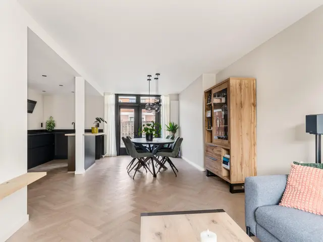 Hoefbladstraat 10, KROMMENIE