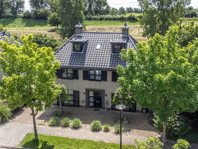 Jean-Louis Pisuisselaan 2, BEVERWIJK