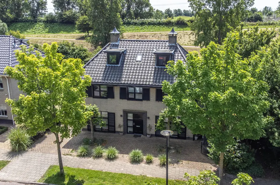 Jean-Louis Pisuisselaan 2