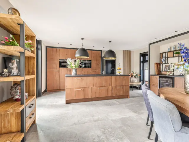 Luttik Cie 37, HEEMSKERK