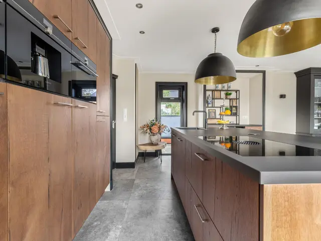 Luttik Cie 37, HEEMSKERK