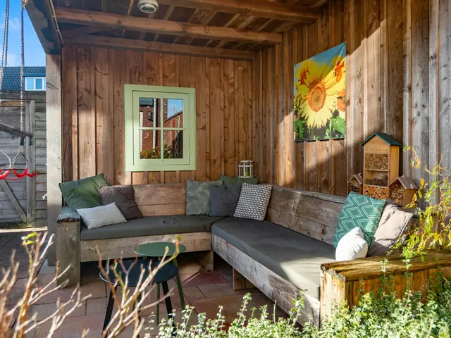 Burgemeester van Roosmalenstraat 24, UITGEEST