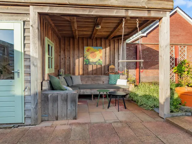 Burgemeester van Roosmalenstraat 24, UITGEEST