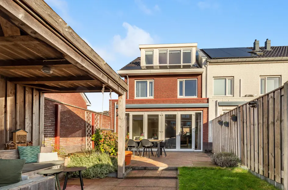 Burgemeester van Roosmalenstraat 24