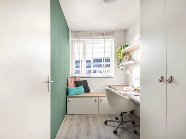 Burgemeester van Roosmalenstraat 24, UITGEEST