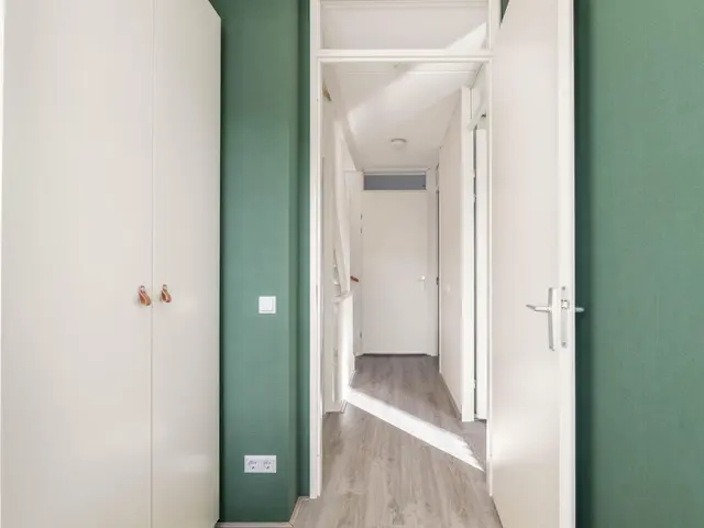 Burgemeester van Roosmalenstraat 24, UITGEEST