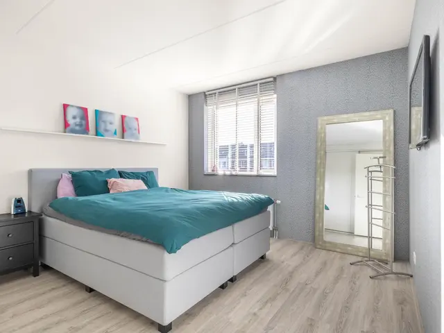 Burgemeester van Roosmalenstraat 24, UITGEEST