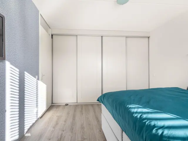 Burgemeester van Roosmalenstraat 24, UITGEEST