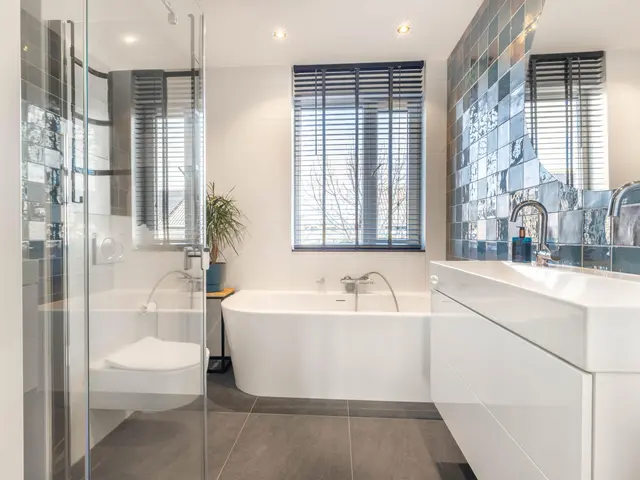 Burgemeester van Roosmalenstraat 24, UITGEEST