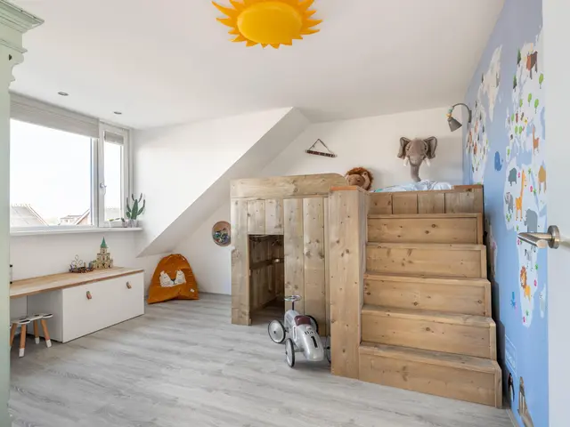 Burgemeester van Roosmalenstraat 24, UITGEEST