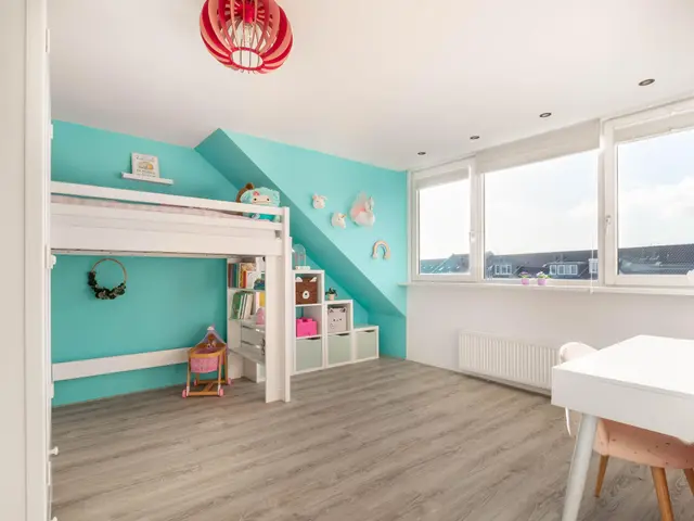 Burgemeester van Roosmalenstraat 24, UITGEEST