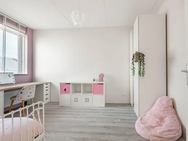 Burgemeester van Roosmalenstraat 24, UITGEEST