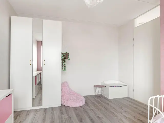 Burgemeester van Roosmalenstraat 24, UITGEEST