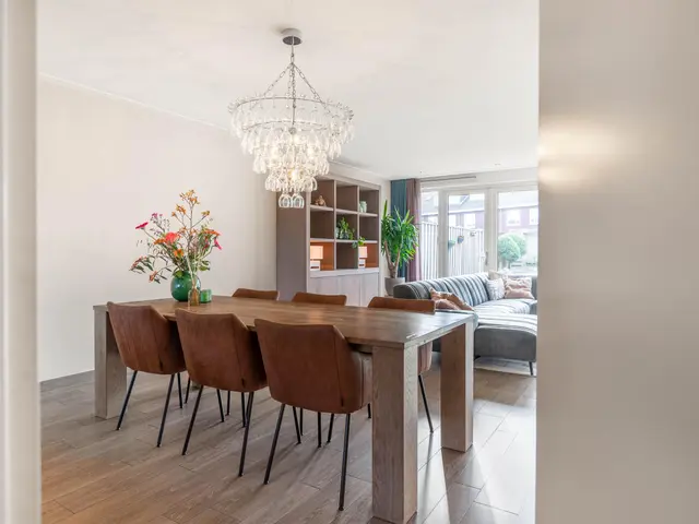 Burgemeester van Roosmalenstraat 24, UITGEEST