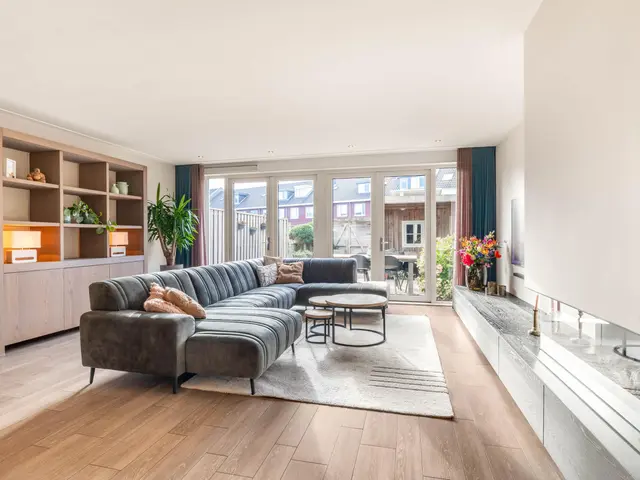 Burgemeester van Roosmalenstraat 24, UITGEEST