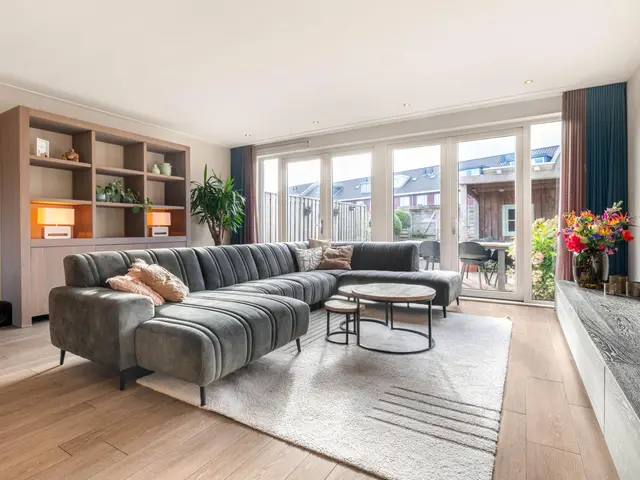 Burgemeester van Roosmalenstraat 24, UITGEEST