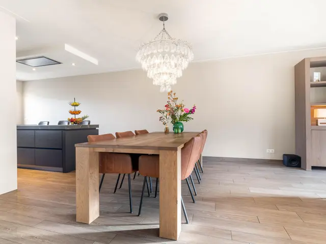 Burgemeester van Roosmalenstraat 24, UITGEEST