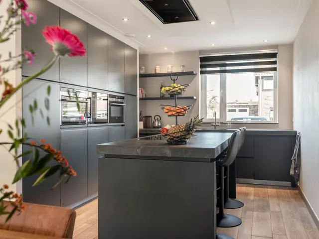 Burgemeester van Roosmalenstraat 24, UITGEEST