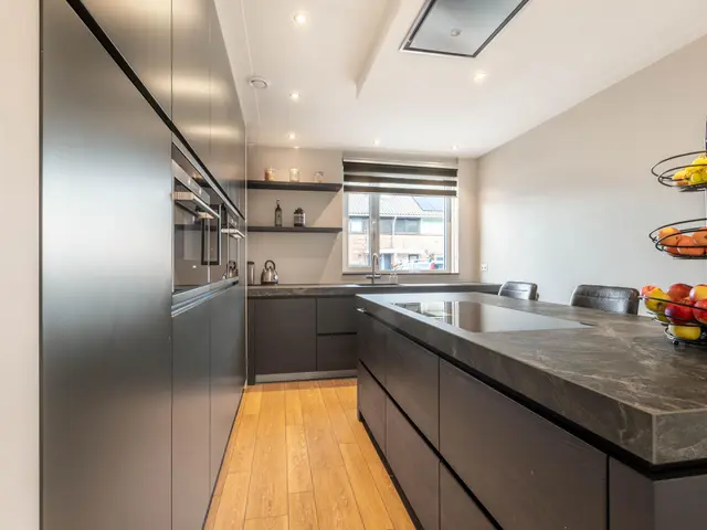 Burgemeester van Roosmalenstraat 24, UITGEEST