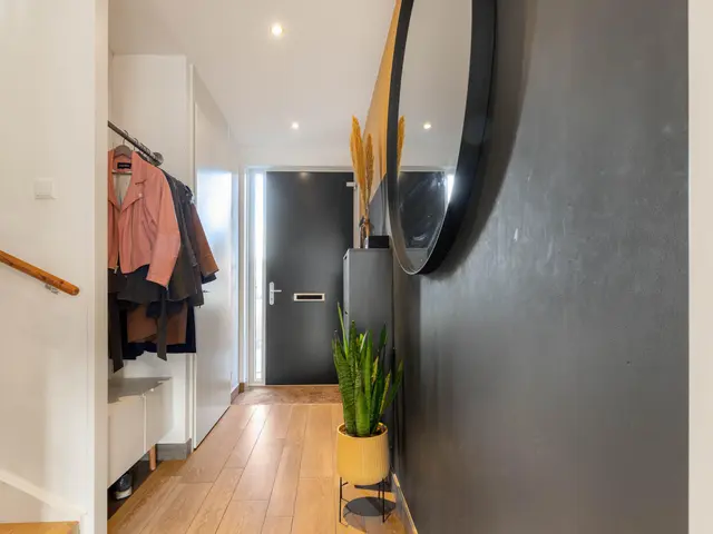 Burgemeester van Roosmalenstraat 24, UITGEEST