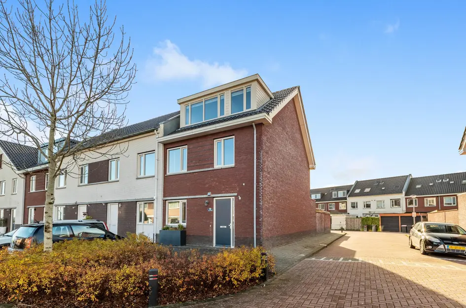 Burgemeester van Roosmalenstraat 24