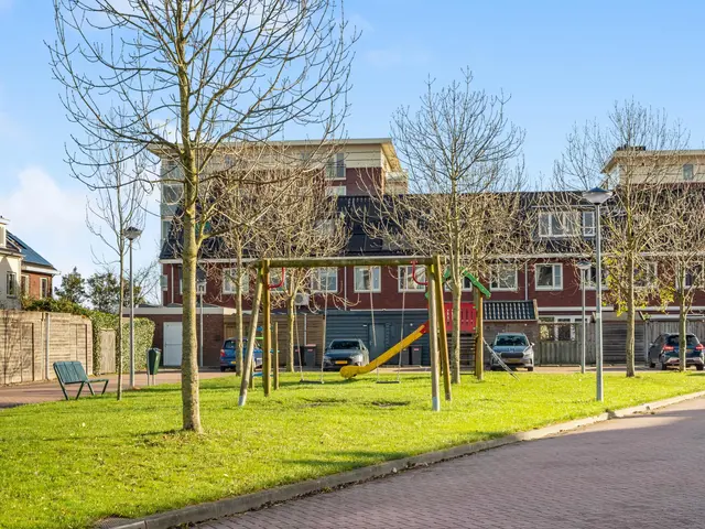 Burgemeester van Roosmalenstraat 24, UITGEEST