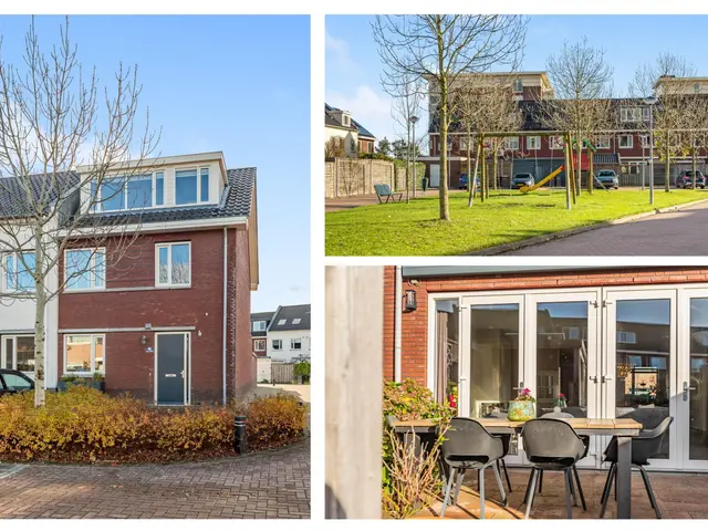 Burgemeester van Roosmalenstraat 24, UITGEEST