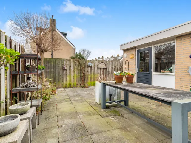 Plutolaan 28, HEERHUGOWAARD