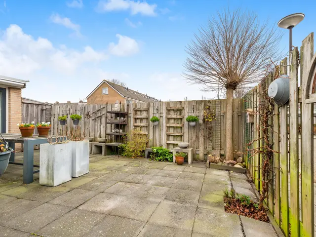 Plutolaan 28, HEERHUGOWAARD