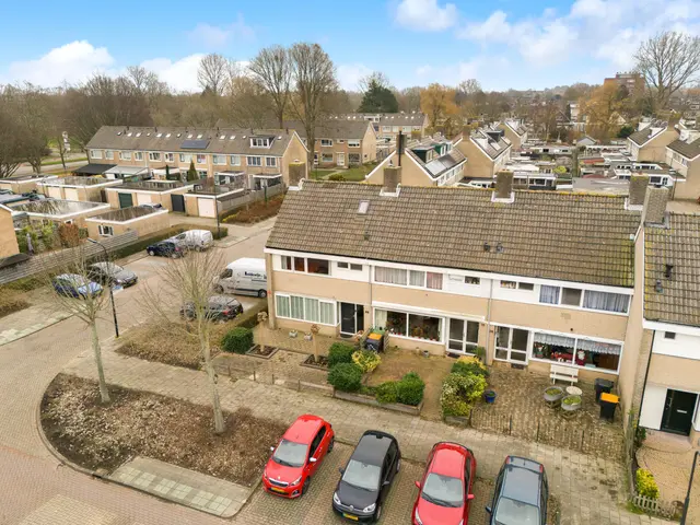 Plutolaan 28, HEERHUGOWAARD