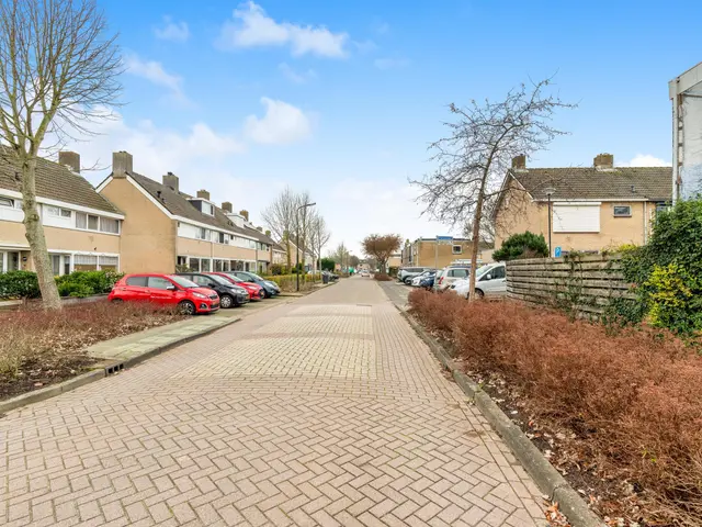 Plutolaan 28, HEERHUGOWAARD