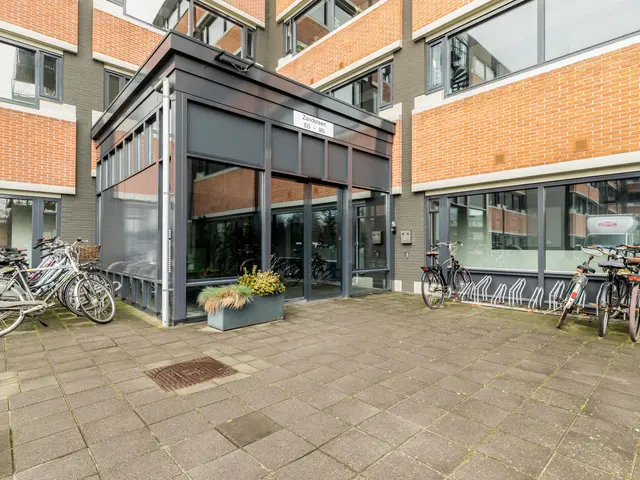 Zandsteen 74, HOORN