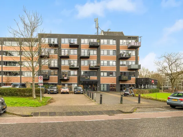 Zandsteen 74, HOORN