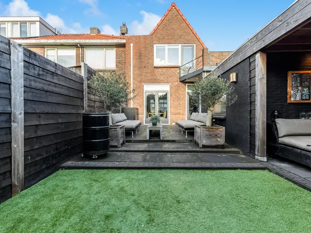 C.H. Moensstraat 8, BEVERWIJK