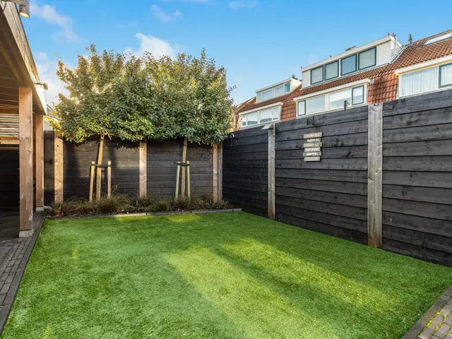 C.H. Moensstraat 8, BEVERWIJK