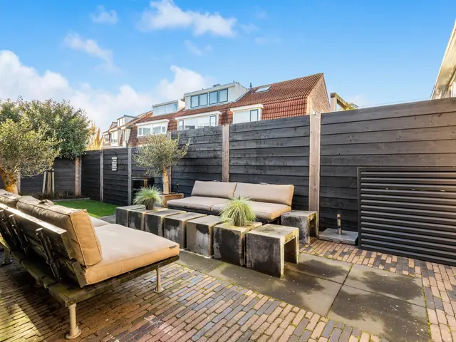 C.H. Moensstraat 8, BEVERWIJK