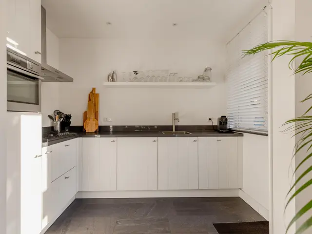 C.H. Moensstraat 8, BEVERWIJK