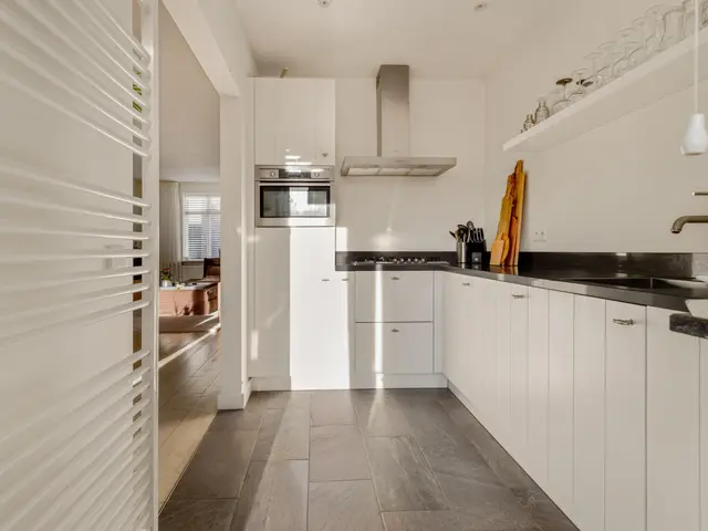 C.H. Moensstraat 8, BEVERWIJK