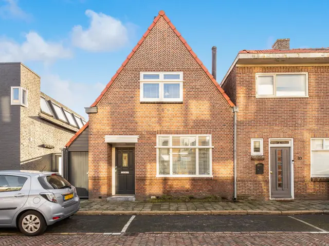 C.H. Moensstraat 8, BEVERWIJK