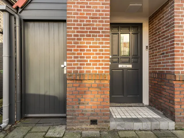 C.H. Moensstraat 8, BEVERWIJK