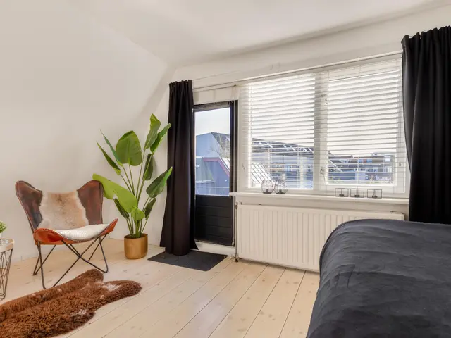 C.H. Moensstraat 8, BEVERWIJK