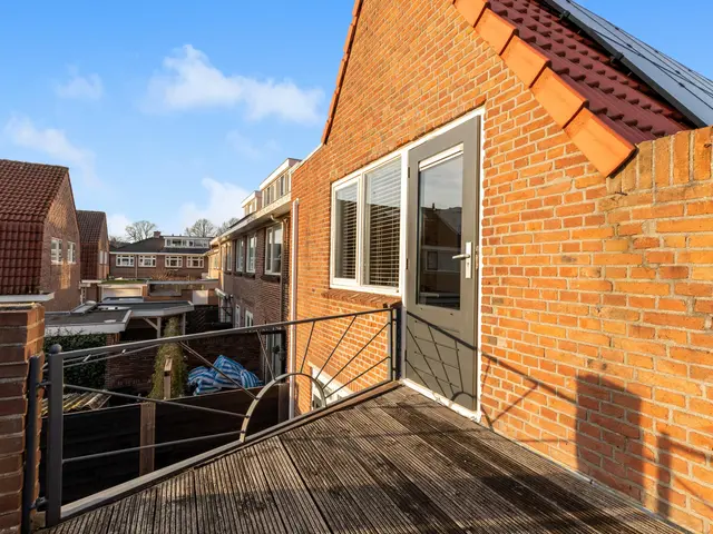 C.H. Moensstraat 8, BEVERWIJK