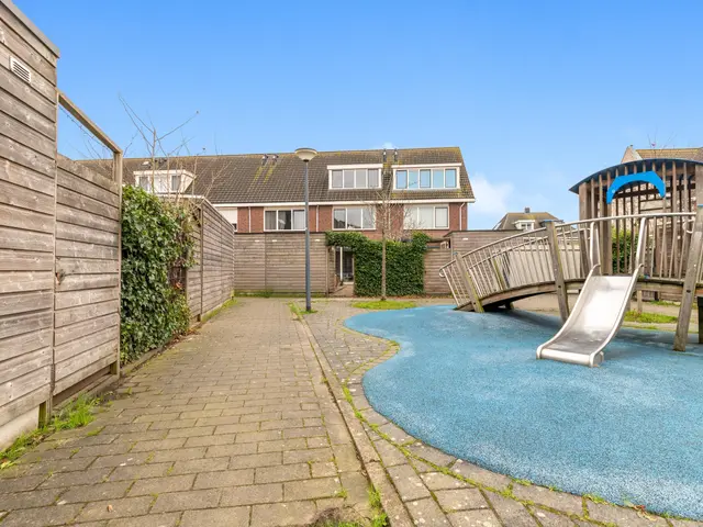 Hooykamplaan 4, UITGEEST